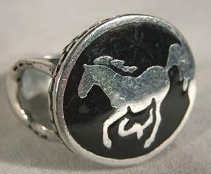 BIKER RING HORSE W HORSE SHOE ON SIDES