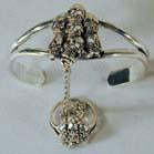PILE OF SKULLS SLAVE BRACELET WITH RING ON CHIAN
