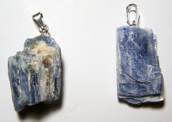BLUE KYANITE ROUGH NATURAL MINERAL STONE PENDANT